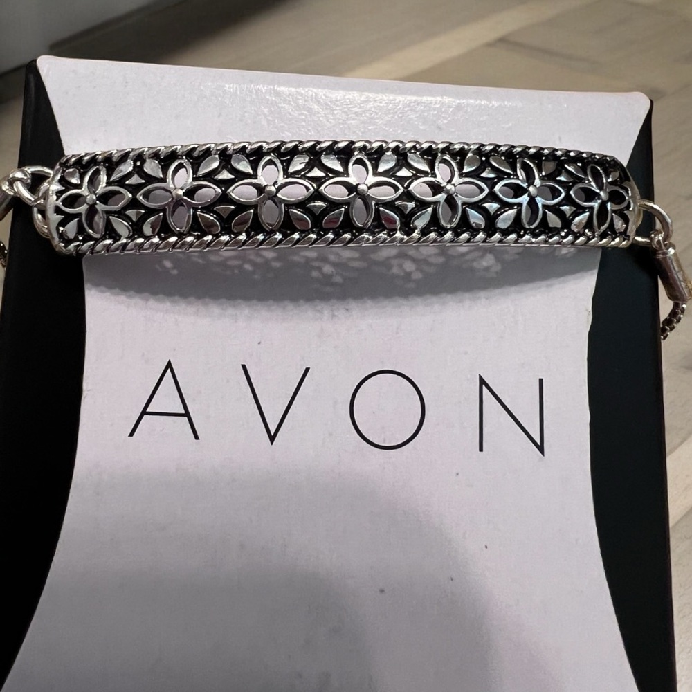 * Avon DESERT DAYS Silver Bracelet NIB